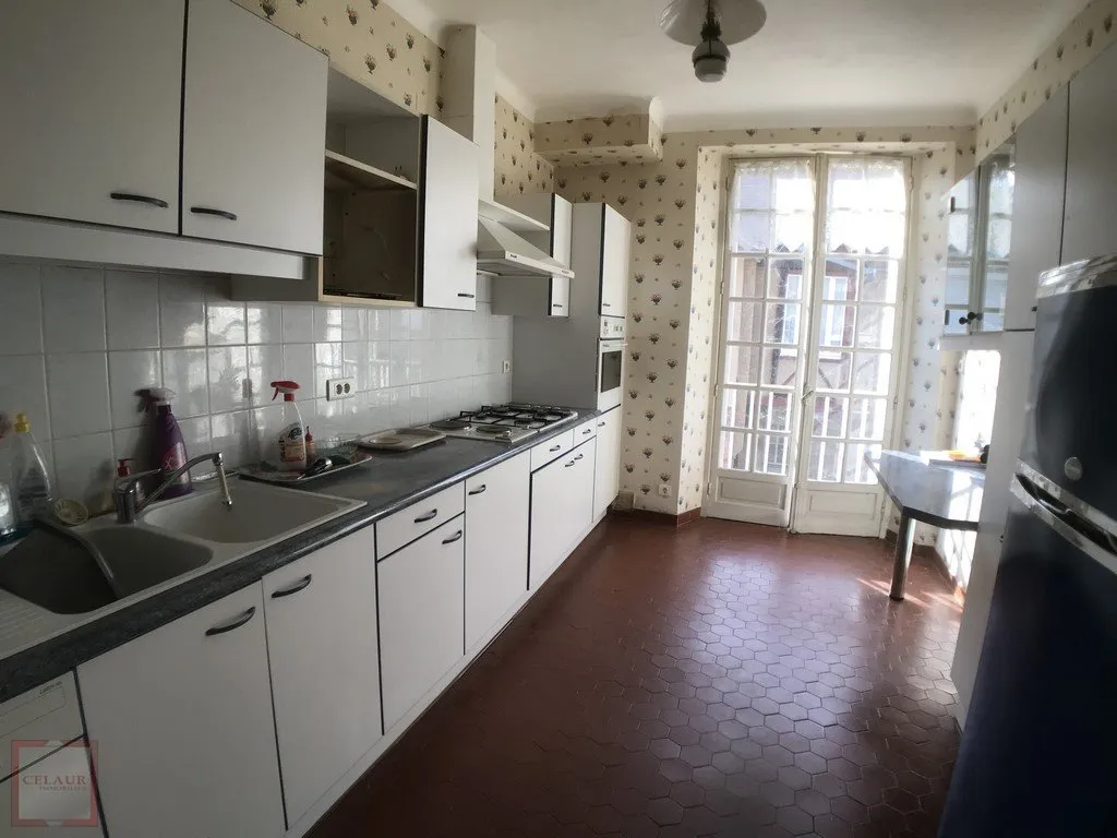 MAISON 2 APPARTEMENTS ET GARAGES