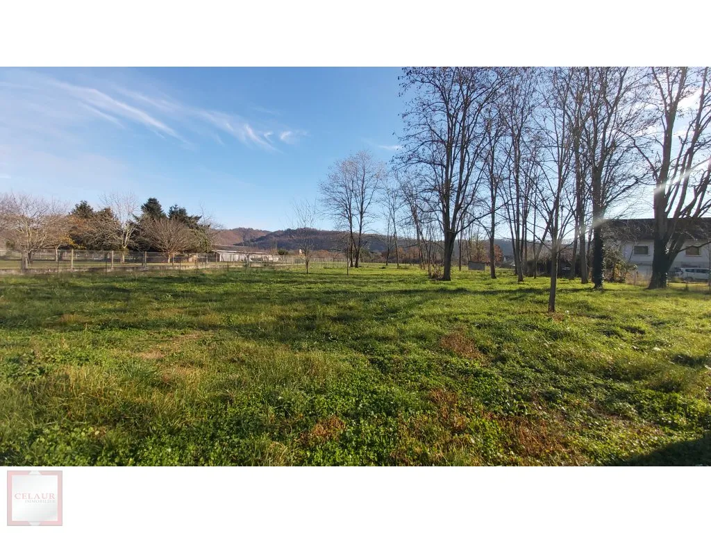 TERRAIN A BATIR AVEC HANGAR