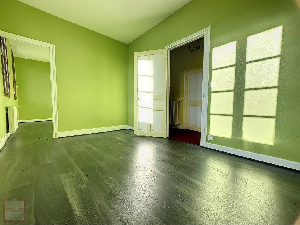 JOLIE MAISON ATYPIQUE RENOVEE AVEC JARDIN