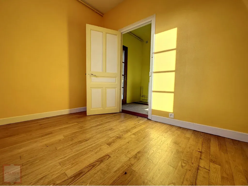 JOLIE MAISON ATYPIQUE RENOVEE AVEC JARDIN