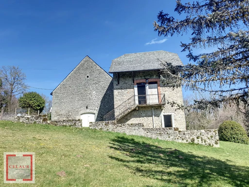 GRANGE AMENAGEE ET MAISON SUR UN TERRAIN DE 13392 M&sup2;