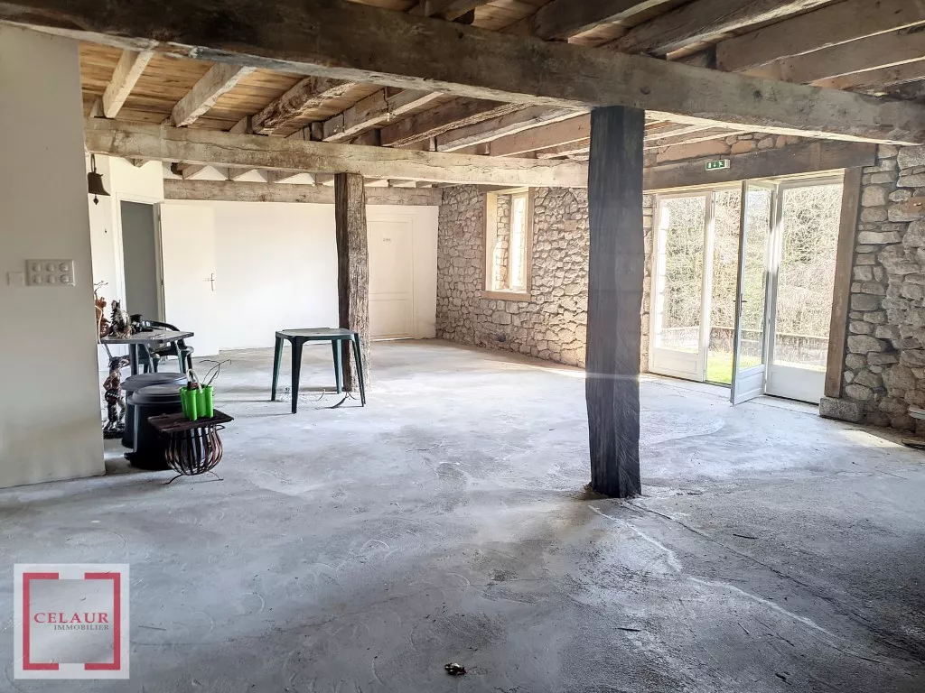 GRANGE AMENAGEE ET MAISON SUR UN TERRAIN DE 13392 M&sup2;