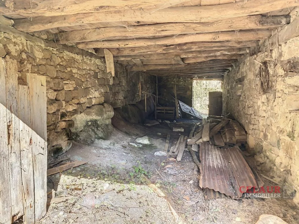 GRANGE A RESTAURER SUR 1.3 HA