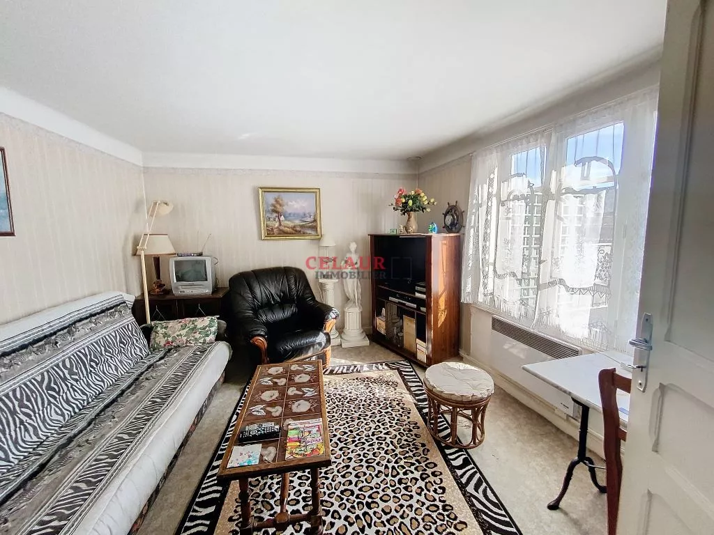 MAISON DE VILLE AVEC TERRASSE ET JARDIN