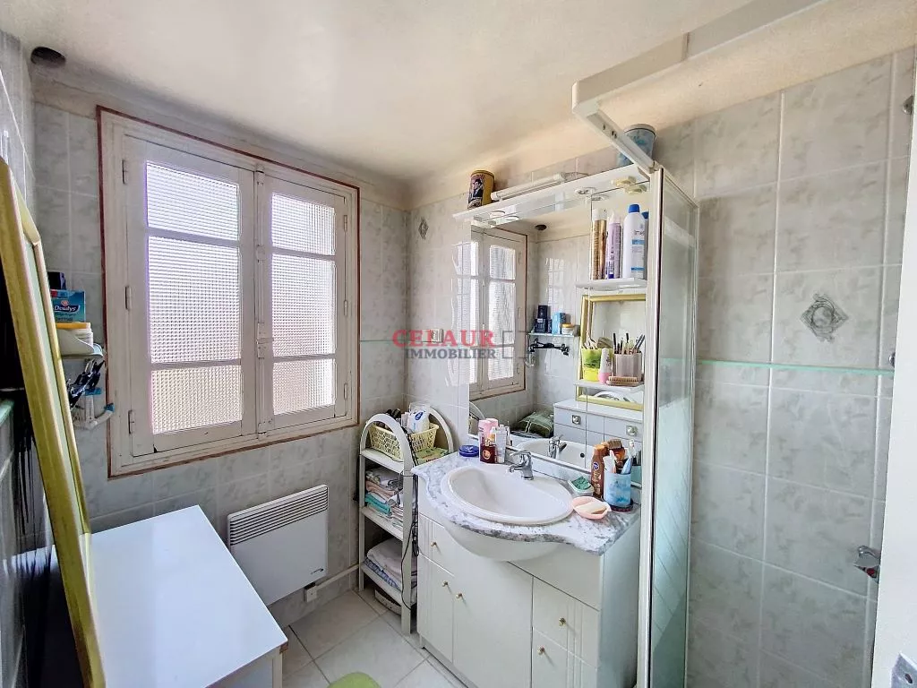 MAISON DE VILLE AVEC TERRASSE ET JARDIN