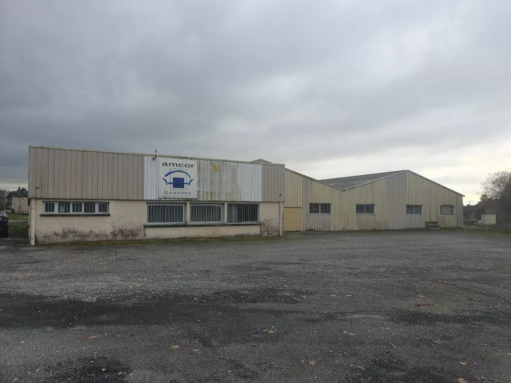 GRAND LOCAL PROFESSIONNEL