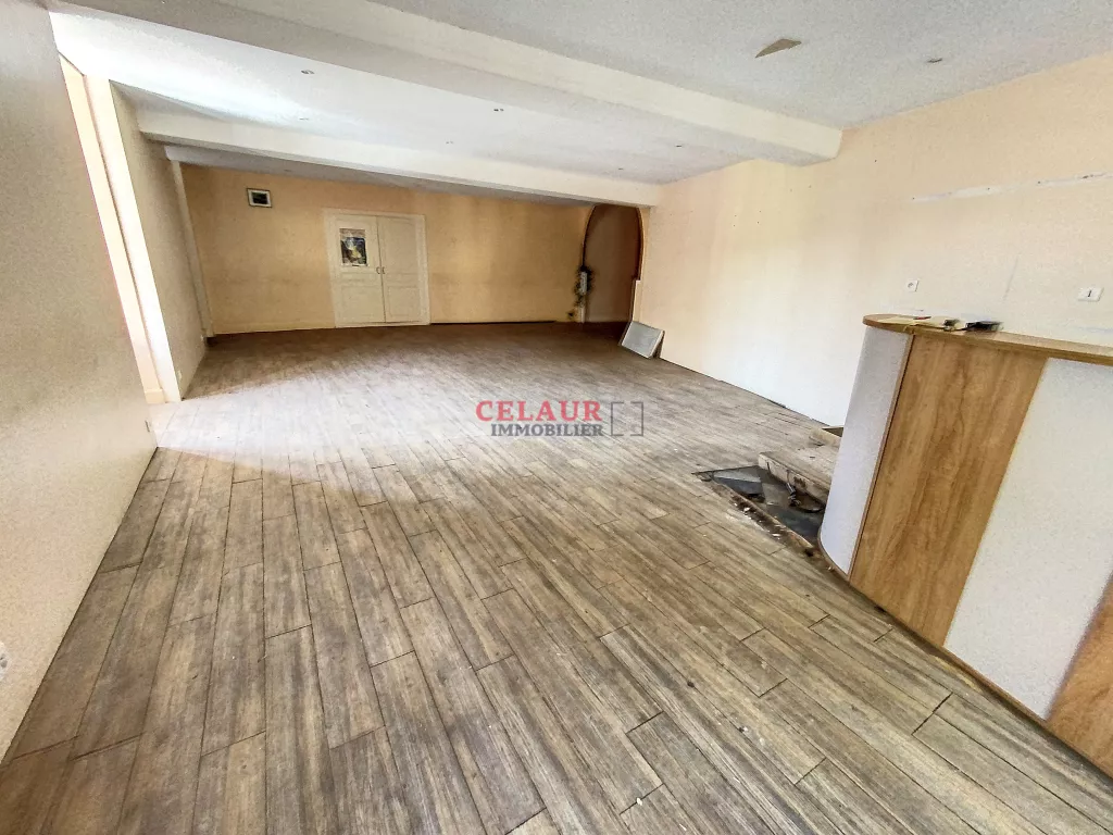 Ancien caf&eacute; restaurant