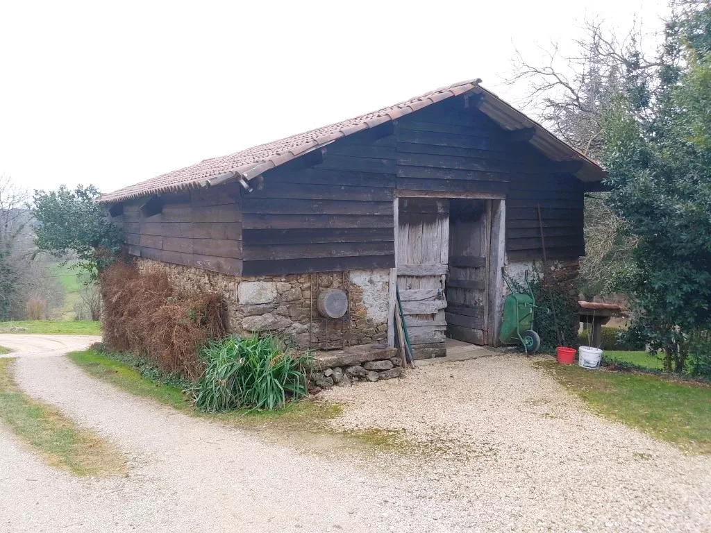 CORPS DE FERME ANCIEN