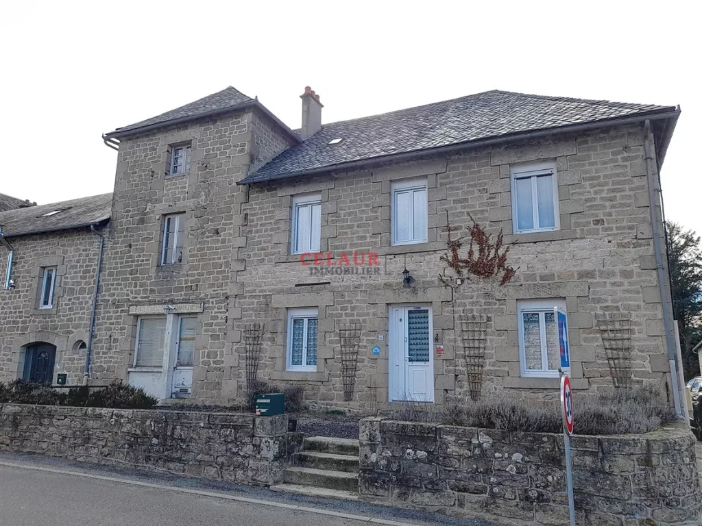 Maison familiale, de caract&egrave;re, avec jardin