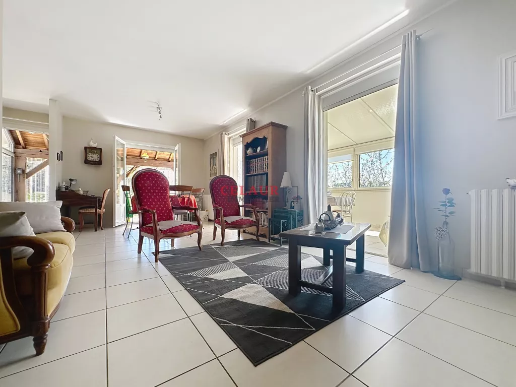 MAISON CL&Eacute; EN MAIN DANS UNE IMPASSE