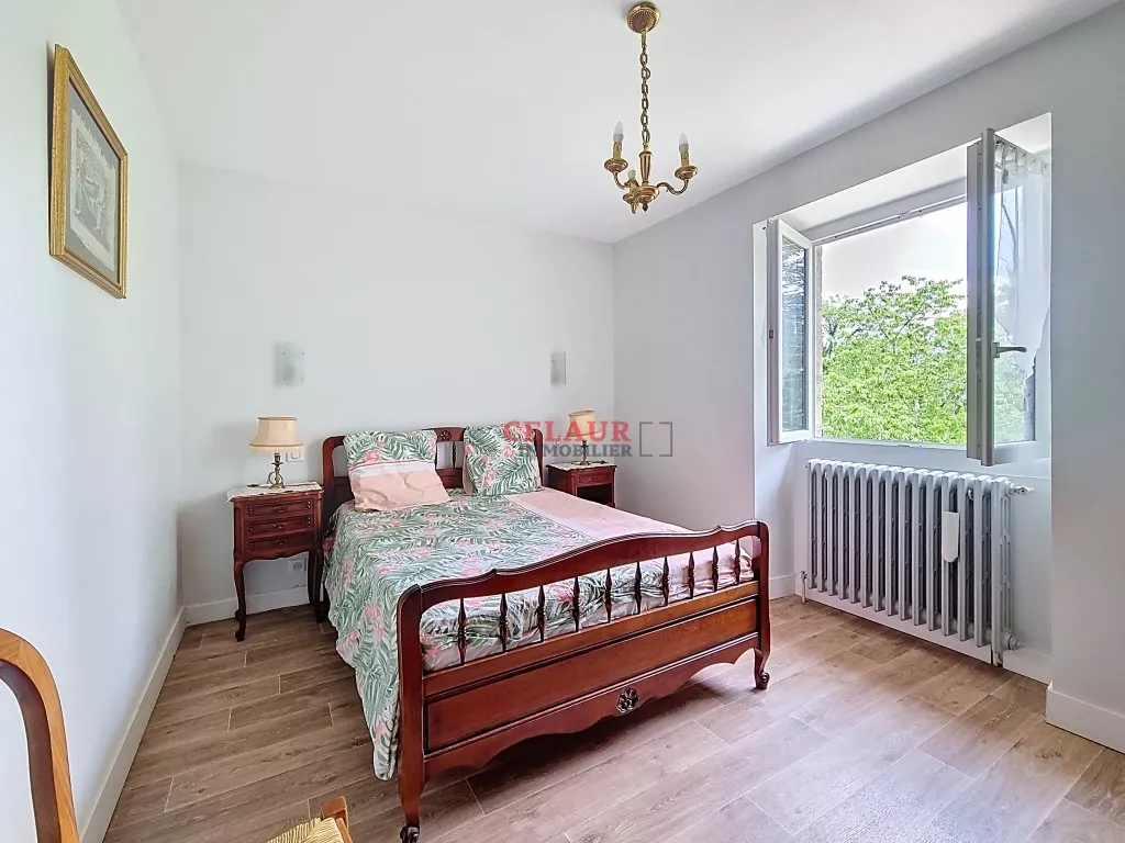 Villa en pierres s&egrave;ches avec vue panoramique .