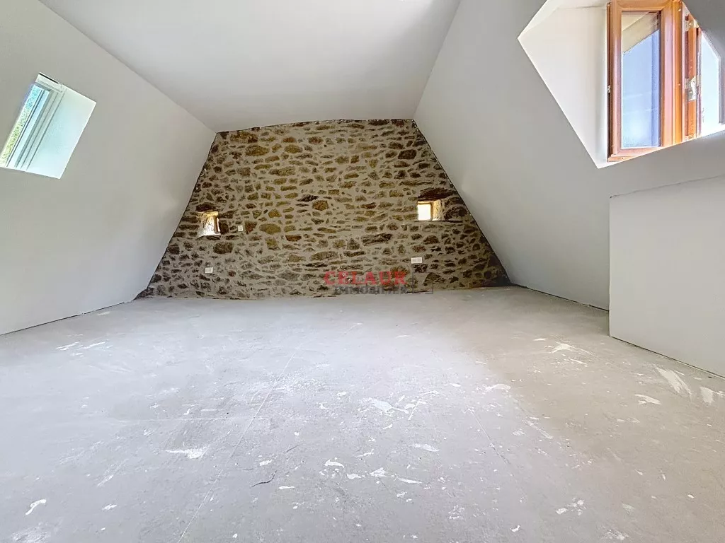 Maison pierre avec d&eacute;pendance et terrain