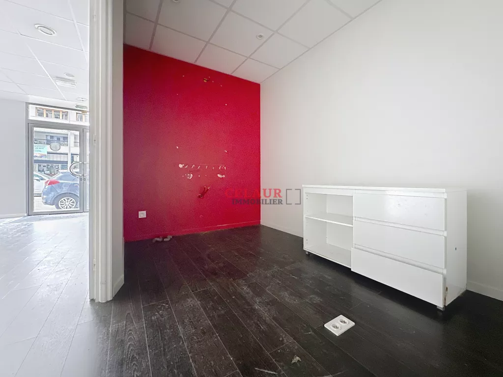 LOCAL 100 m2 AVENUE VICTOR HUGO