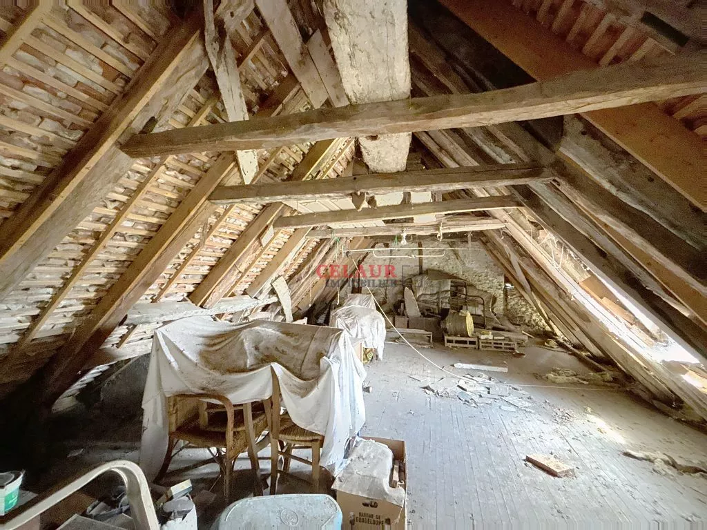 MAISON EN PIERRE AVEC DEPENDANCE SUR 1770 M&sup2; DE TERRAIN