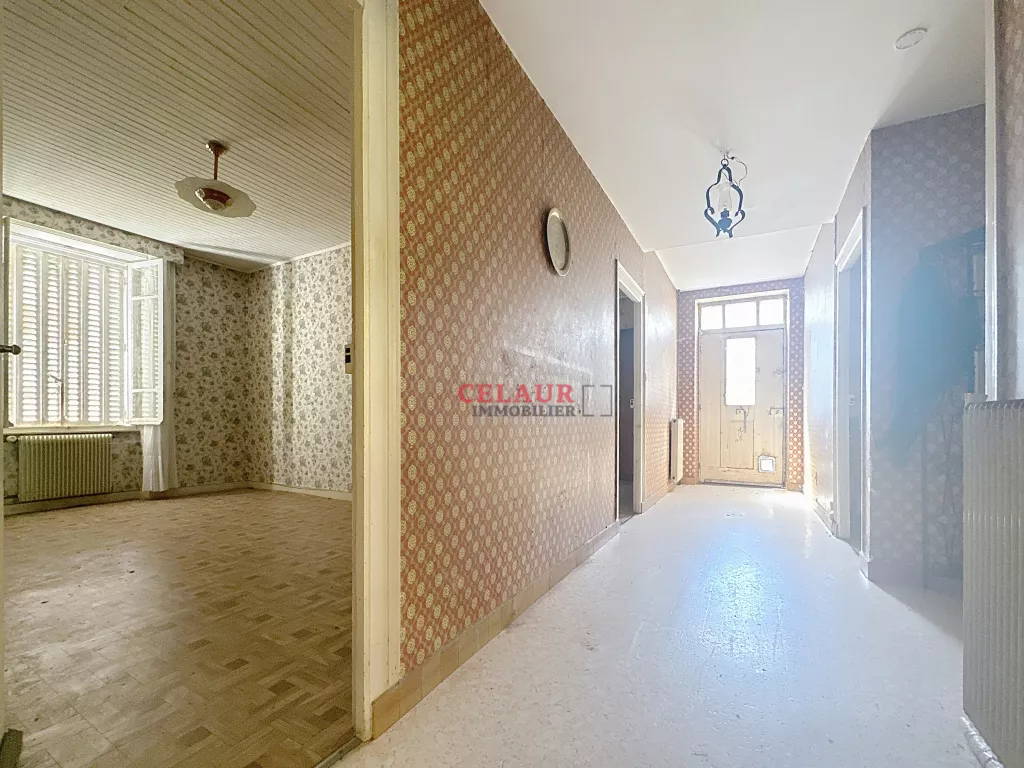 MAISON EN PIERRES AVEC TERRAINS ET DEPENDANCES