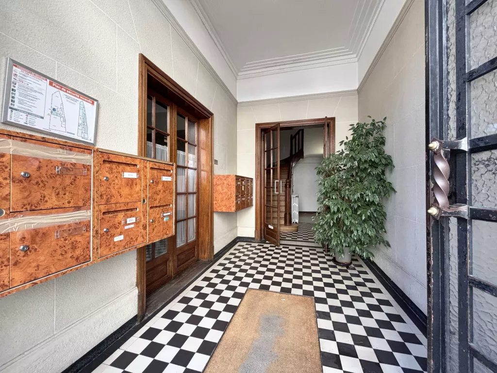 HYPER CENTRE APPARTEMENT T5 AVEC ASCENSEUR