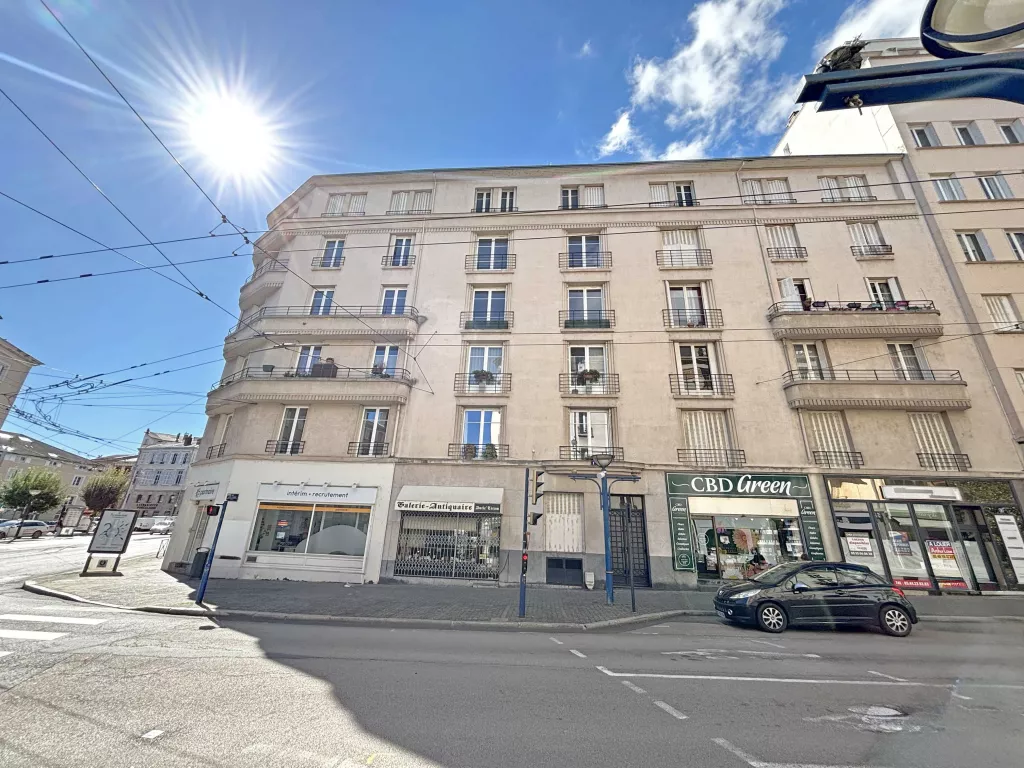 HYPER CENTRE APPARTEMENT T5 AVEC ASCENSEUR