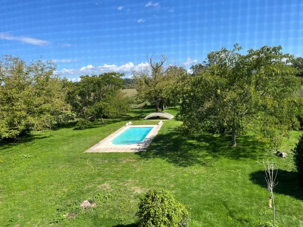 VASTE PROPRIETE EN PIERRE AVEC PISCINE