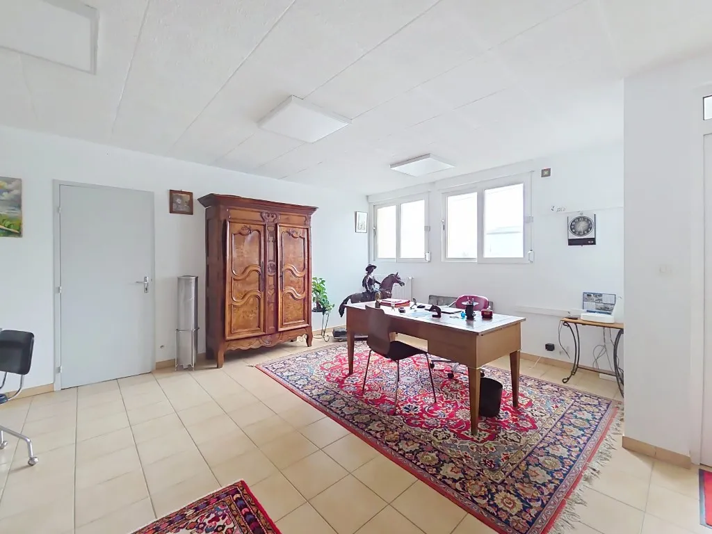 Maison avec grand atelier-garage