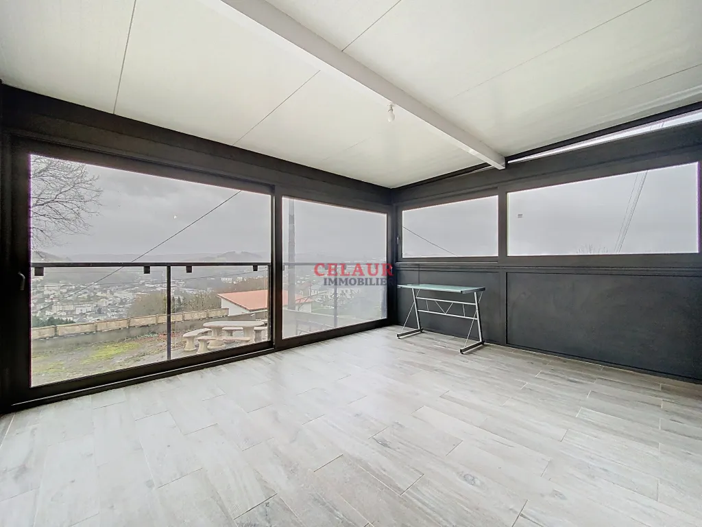 BEL APPARTEMENT AVEC VERANDA SUR LES HAUTEURS DE TULLE