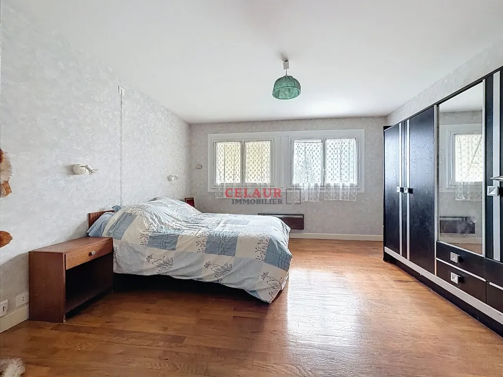 Maison familiale dans un environnement paisible