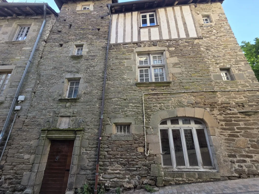 BIEN DE CARACT&Egrave;RE