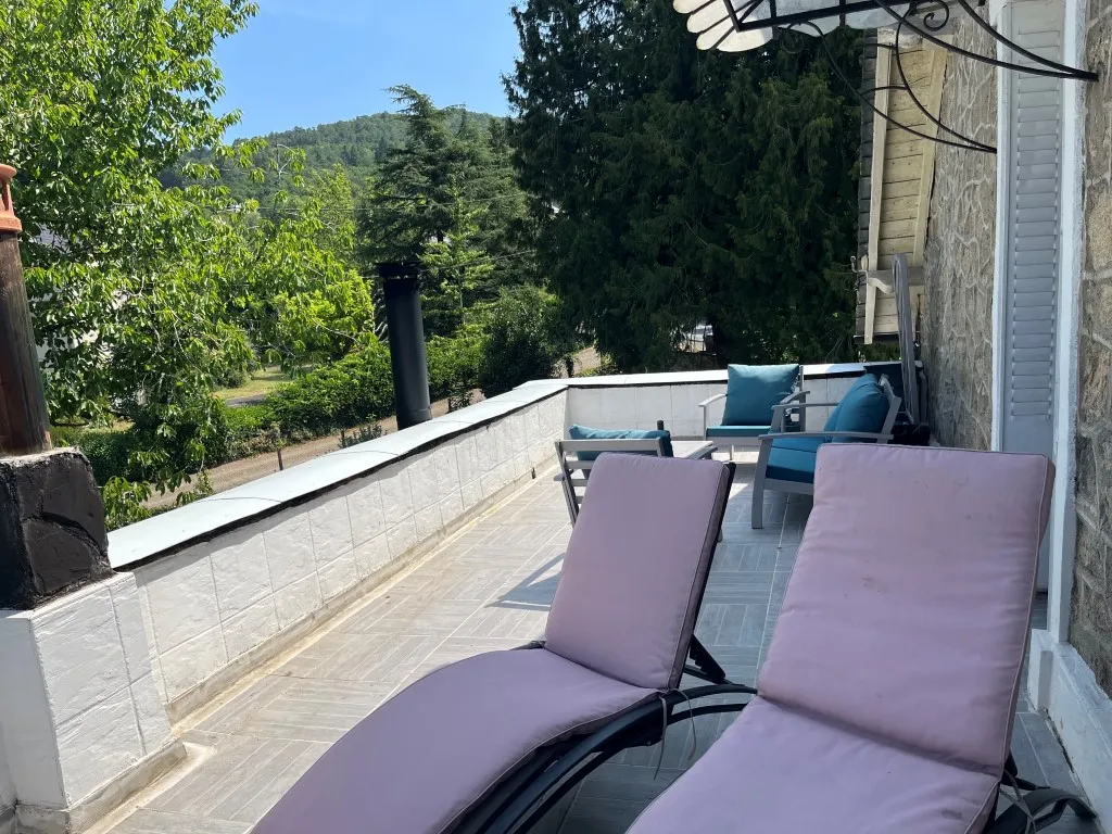 JOLIE MAISON de VILLE...