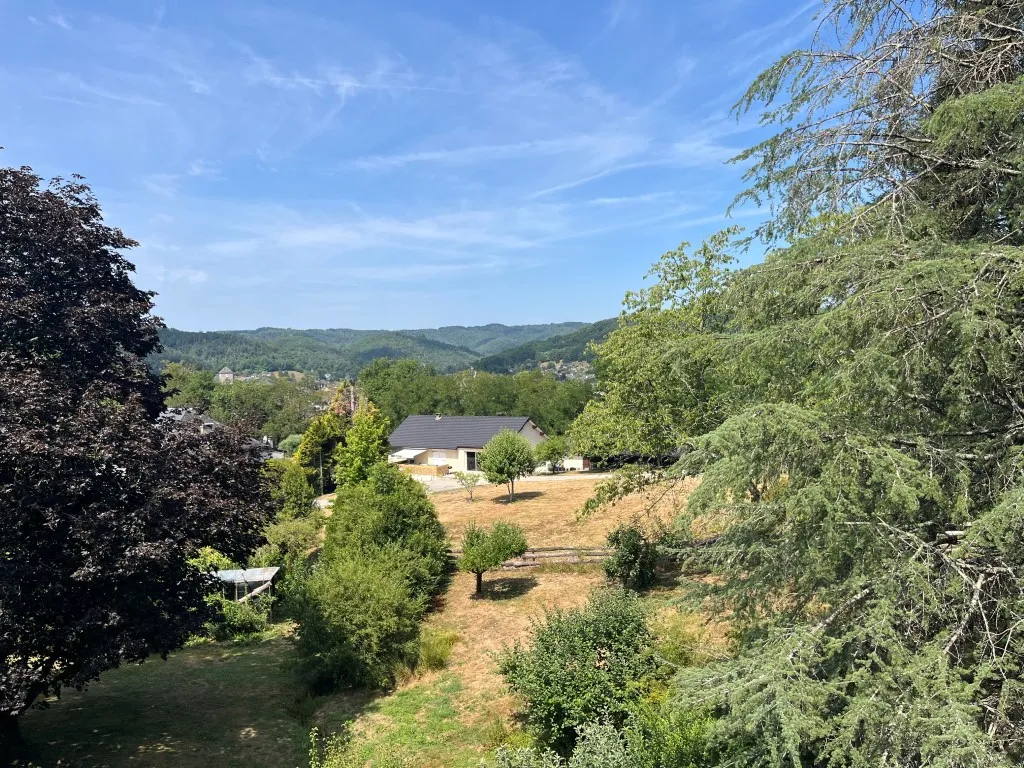 JOLIE MAISON de VILLE...