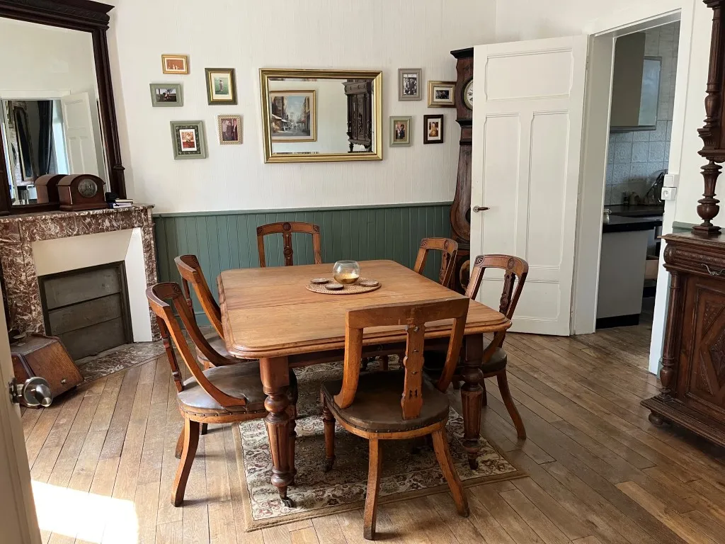 JOLIE MAISON de VILLE...