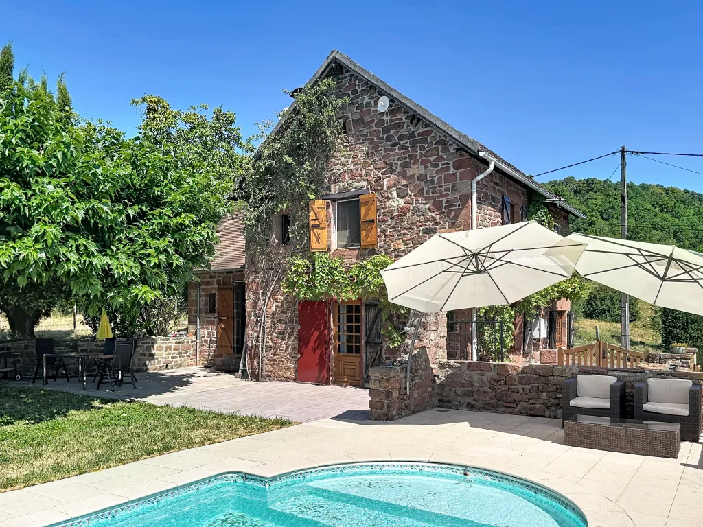 Maison en pierre avec vue