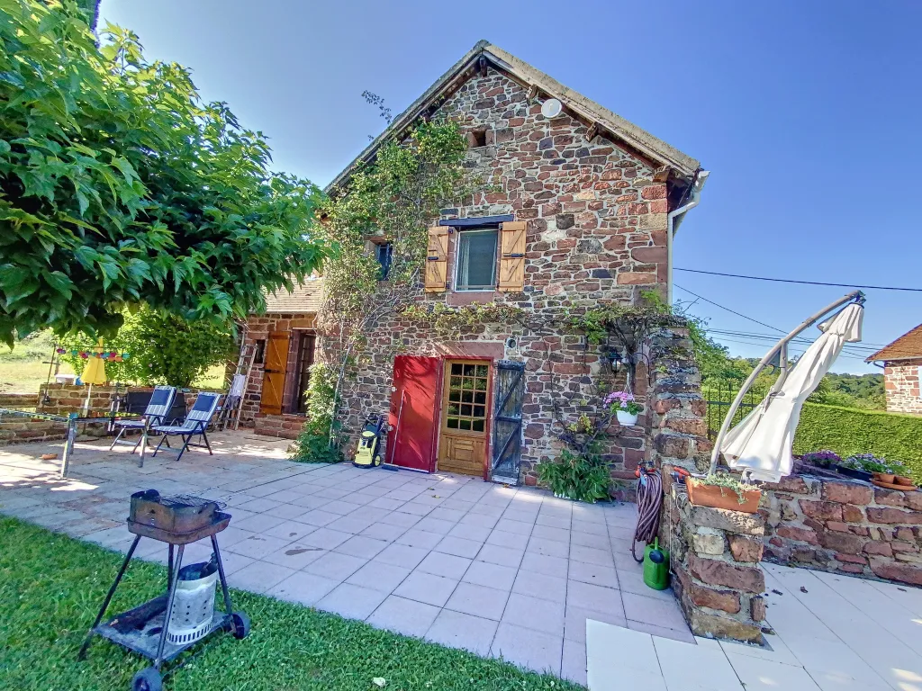Maison en pierre avec vue